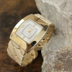 Vintage Watches Geneva Gold Tone Cushion Case Quartz Fashion Watch Womens